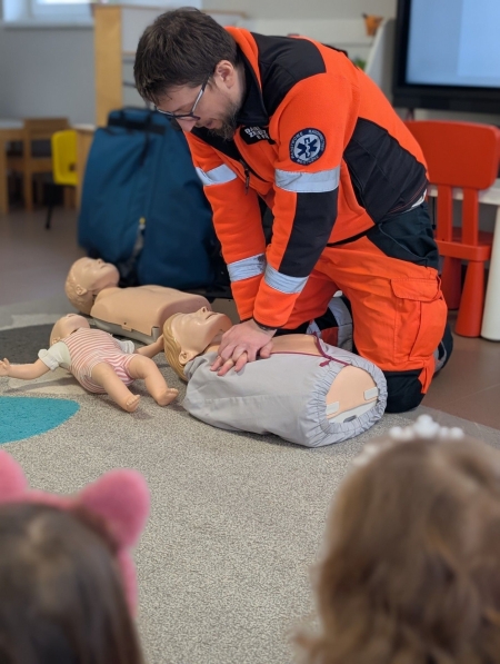 KARETKA BEZ TAJEMNIC